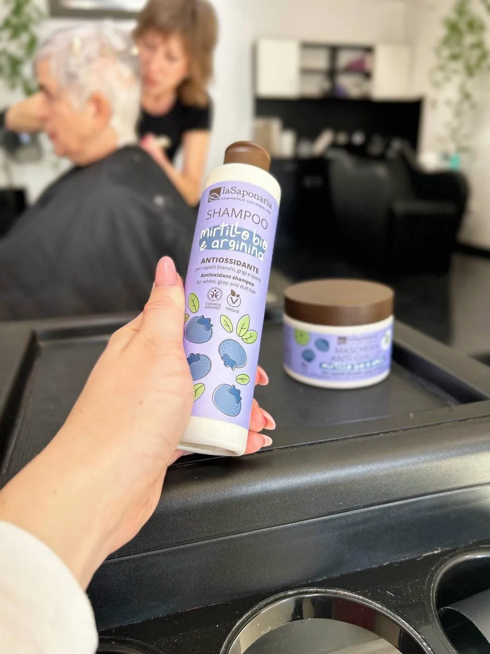 laSaponaria Antioksidantni šampon za sive lase z BIO borovnico in argininom 200 ml