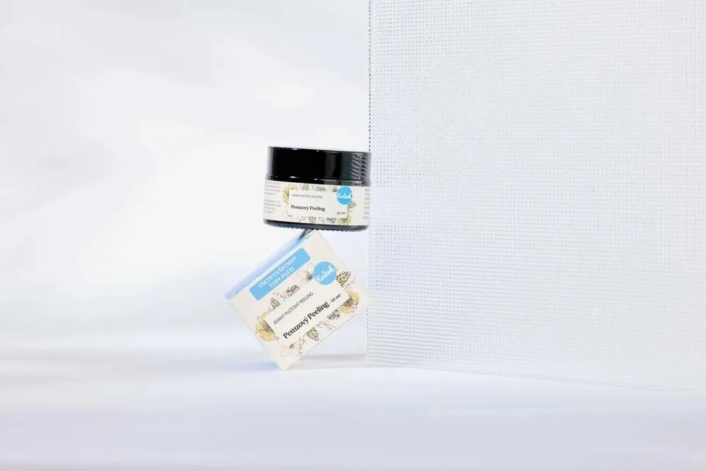 Kvitok Nežen piling s pemzo za vse vrste kože 30 ml