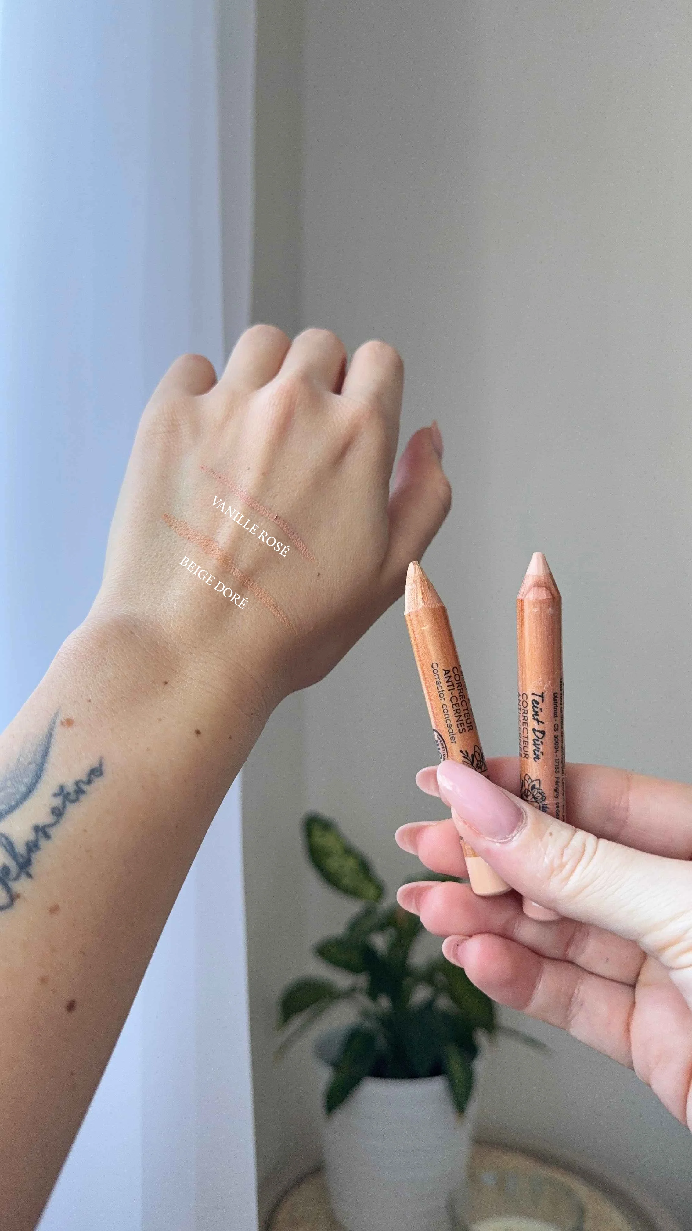 SO’BiO étic Korektor BIO (4 g) 25 BEIGE DORÉ — zlata bež - prekrije nepravilnosti polti