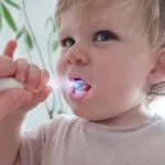 Jack n Jill Otroška sonična zobna ščetka Tickle Tooth - z rezervno glavo, tudi za najmanjše otroke