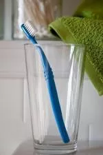 Preserve Zobna ščetka (ultra mehka) - vijolična - izdelana iz recikliranih jogurtovih lončkov