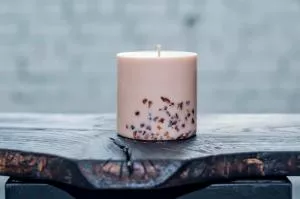 TL Candles Sveča z vonjem cvetja in medu Amber Sea XL